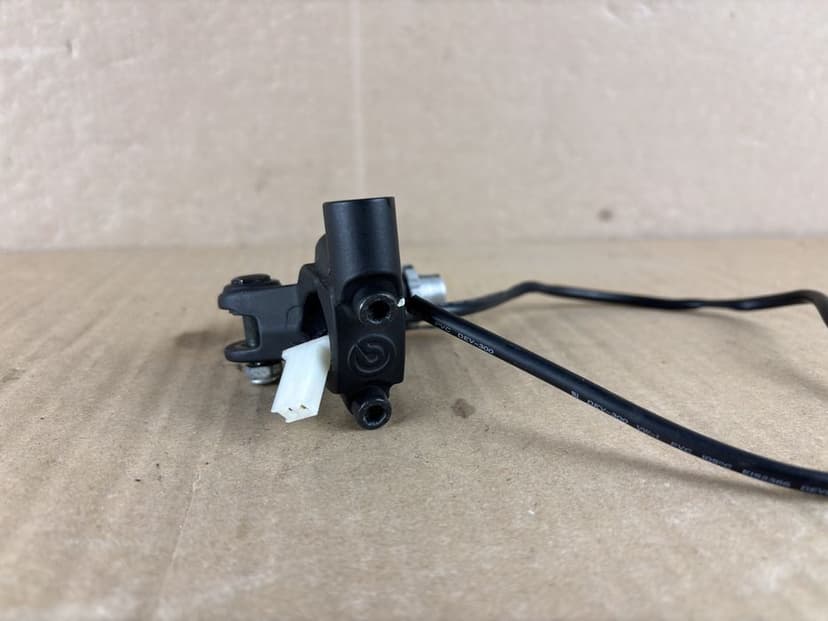 Ducati Monster 821 Mocowanie Klamki Sprzęgła Brembo + Czujnik dźwigni