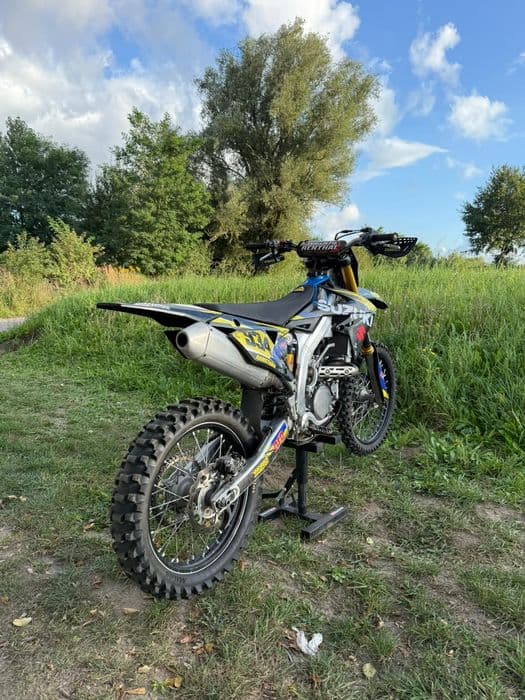 Suzuki RM-Z 450cc 2018 – zawias RG3 / 3 komplety plastików / 54 mth od