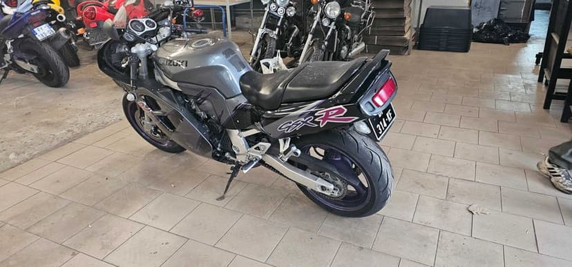 SUZUKI GSX-R GSXR 1100  części wsytke części bak owiewka lapma zegary