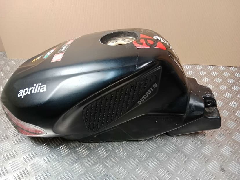 Aprilia RSV 1000 Tuono Zbiornik Paliwa Bak Paliwa 04-10