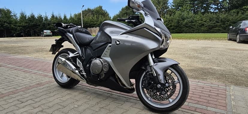 Honda vfr 1200 od 1 własciciela, 21tys km bdb stan, kufry w zestawie