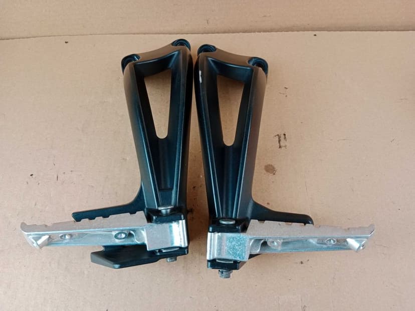 Yamaha FZ8 N Sety Pasażera Set Prawy Lewy Tył Tylny Podnóżki 10-15