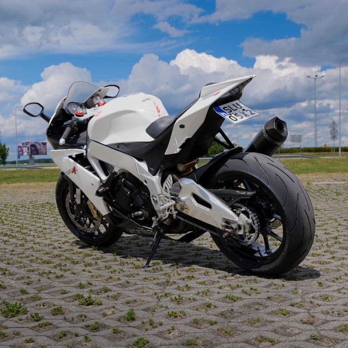 Aprilia RSV4 1000 torowy - moc, dźwięk i emocje