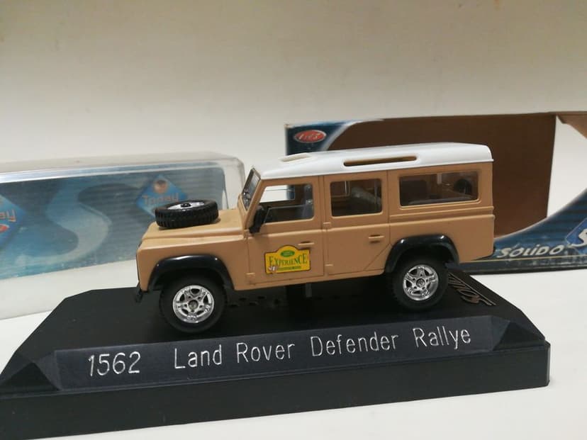 Land Rover Defender Rallye skala 1:43