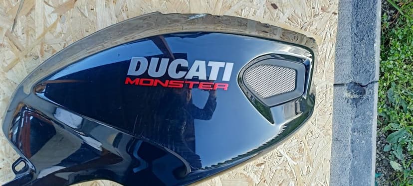 Osłona owiewka zbiornika Ducati Monster 696 prawa lewa