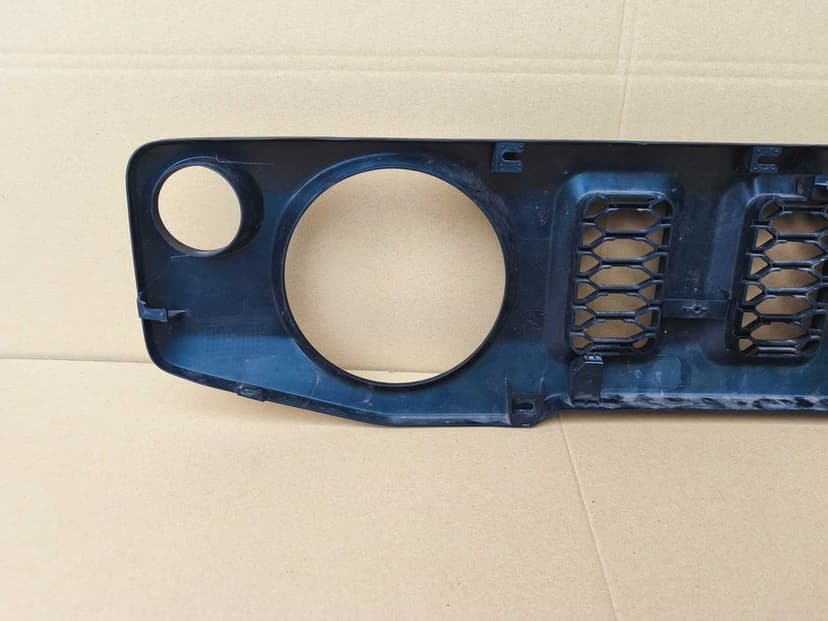 Suzuki Jimny IV 18- grill gril atrapa znaczek chrom kratka 72.111-78R0
