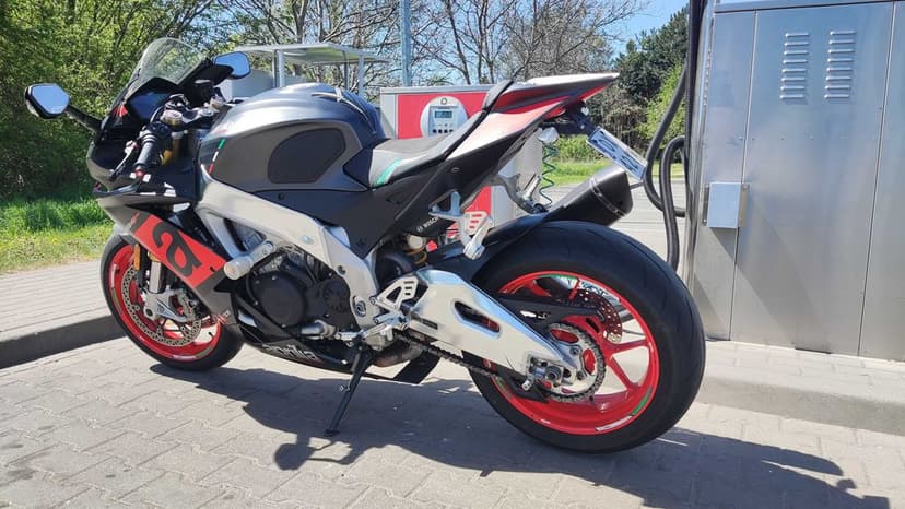Aprilia RSV4 1000 WYMIANA