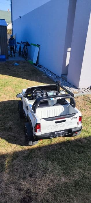 Toyota Hilux akumulatorowa