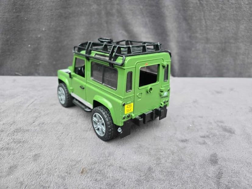 Bruder Land Rover Defender
