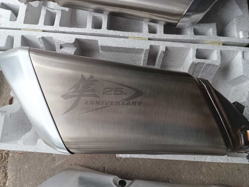 suzuki hayabusa gen 3  rok2024 rok orginalne tłumiki, grawerowane  25
