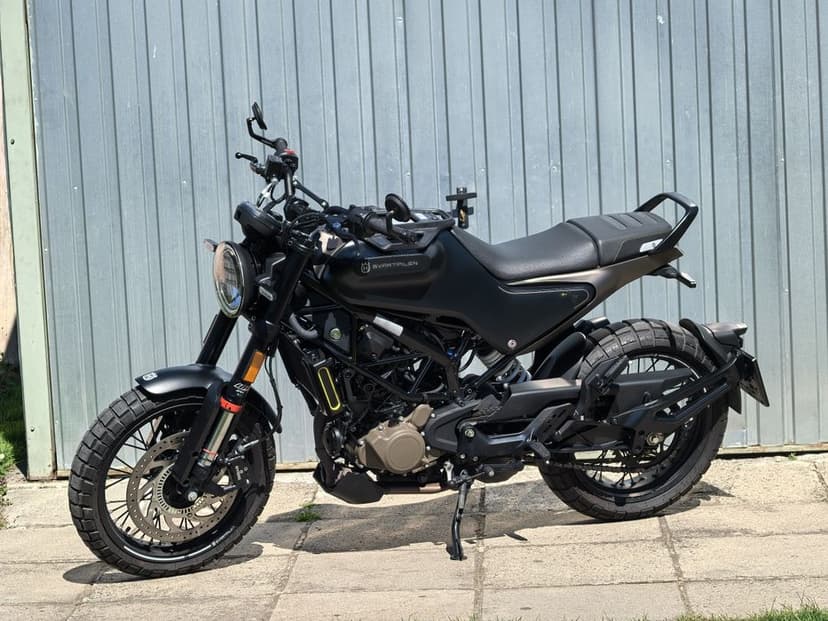 Husqvarna svartpilen 125 kat.b KTM Duke 125