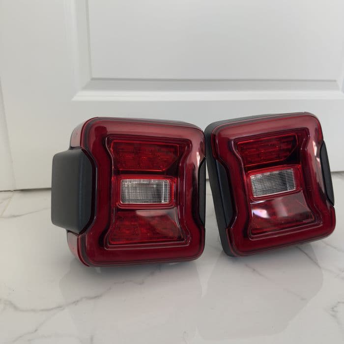 Lampy tylne Jeep Wrangler JL Europa Konwersja Usa Polskie Menu Mapa Carplay Kodowanie Dojazd do klienta