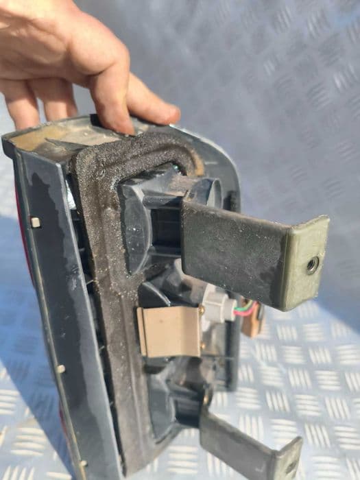 lampa lewy tył lewa tylna Nissan Patrol Y61 oryginał