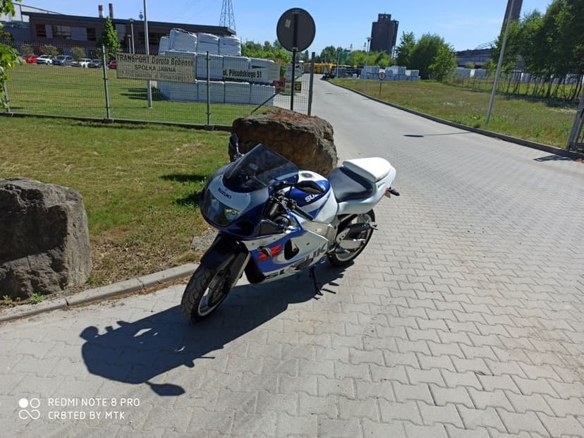 Suzuki GSX-R SRAD 600 dodatki mały prebieg stan kolekcjonerski