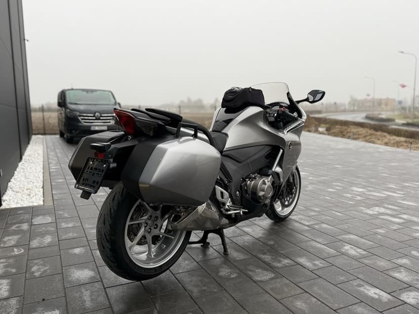 Honda VFR 1200f VFR 1200 DCT Niemcy z 2010r kufry 43 tys km