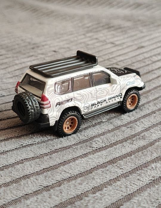 Hot Wheels Premium '05 Toyota Land Cruiser Prado Luzak Stan Idealny