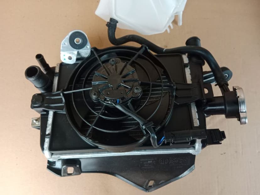 Bmw R1250 GS K50 K51 Chłodnica Wody Lewa Prawa Chłodnice Wentylator 22