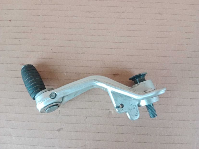 Aprilia Tuono RSV 1000 Mille Dźwignia Hamulca Tył Tylna 02-05 nóżka