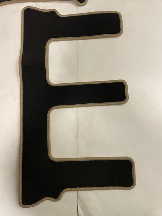 Toyota Land Cruiser 150  / dywaniki welurowe / Oryginał / Nowe