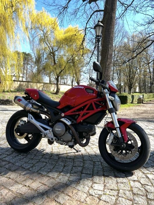 Ducati Monster 696