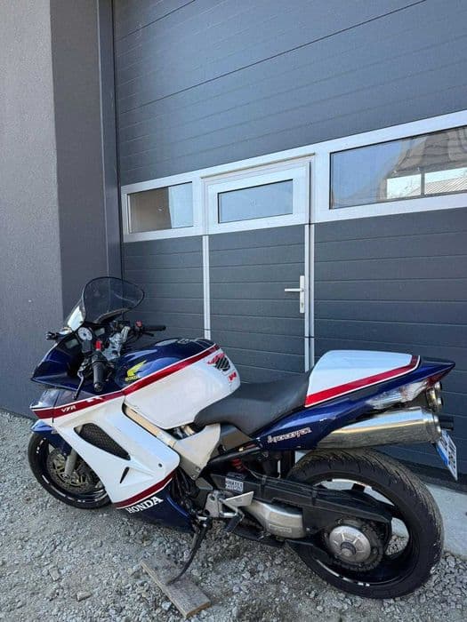 Honda Vfr 800 02 rok