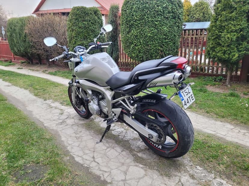 Motocykl Yamaha FZ6 Fazer