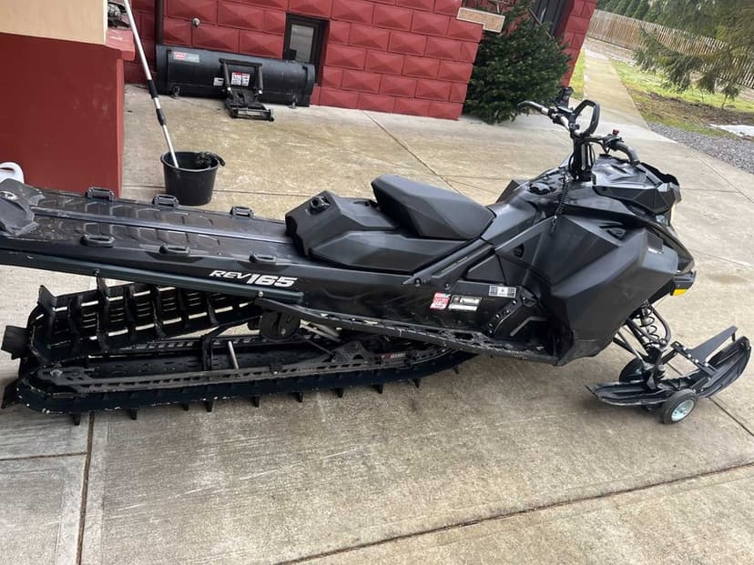 Skuter śnieżny Ski-doo Summit SP 850