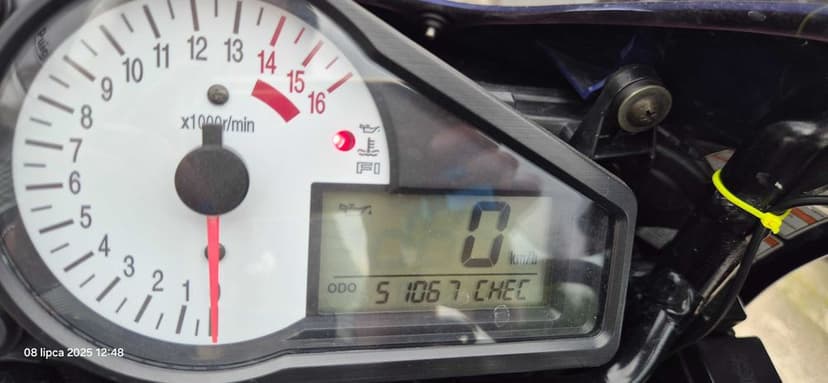 Suzuki GSXR 750 K1 2001 rok