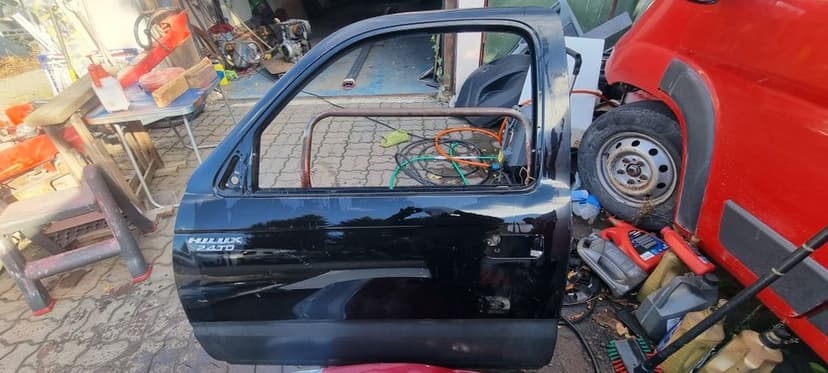 Toyota hilux maska , drzwi , kierownica, gril