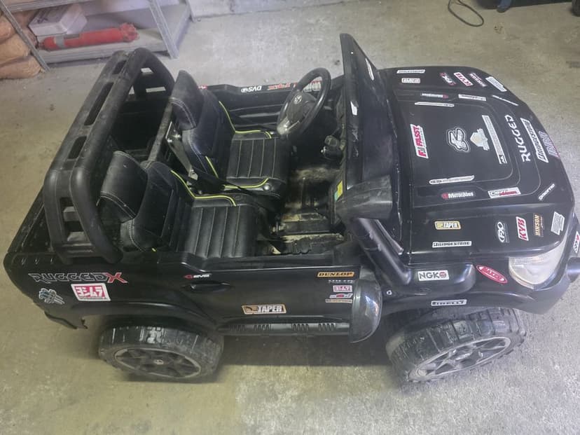 Auto elektryczne dla dzieci Toyota Hilux / 2 osobowe / pilot / mocne /