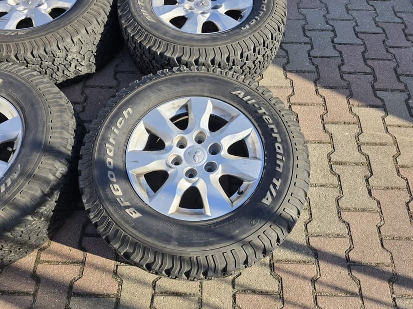 Mitsubishi Pajero, L200, Toyota Hilux Kola All Terrain