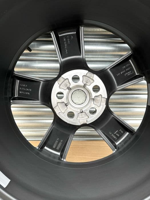 Nowe Koła Alufelgi Land Rover Defender 20” Pirelli 255/60/20 Oryginał