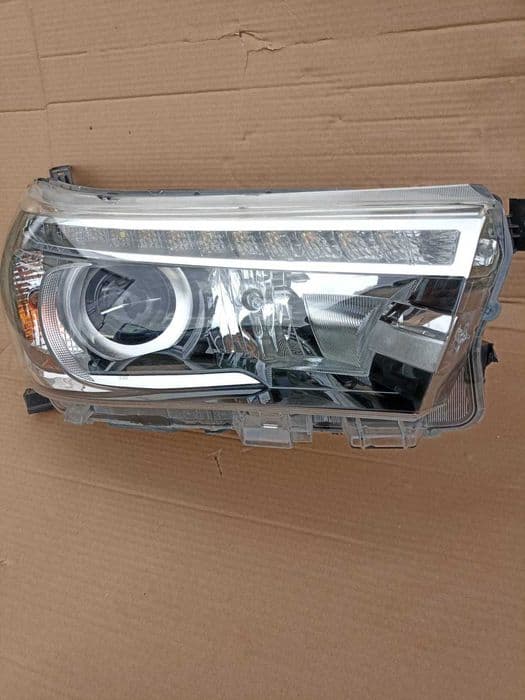 Lampa przednia prawa toyota hilux VIII 8 full LED Europa