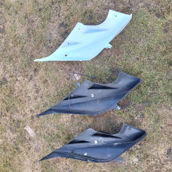 Yamaha yzf r125, 08-19 pazur lewy  mocowanie kierunku owiewkA plastik