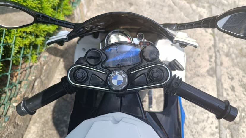 Motor BMW na akumulator niebieski