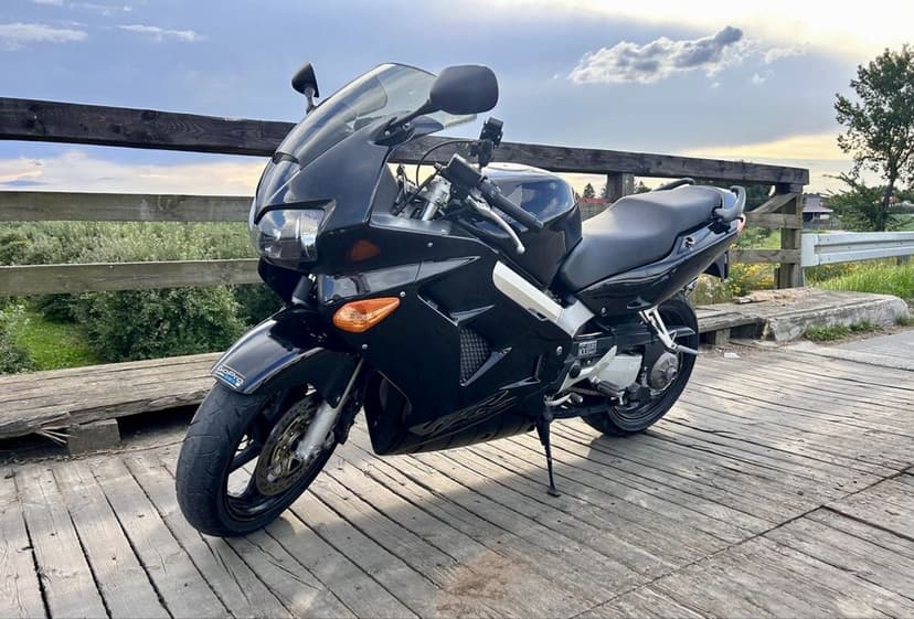 Sprzedam  Honde VFR 800
