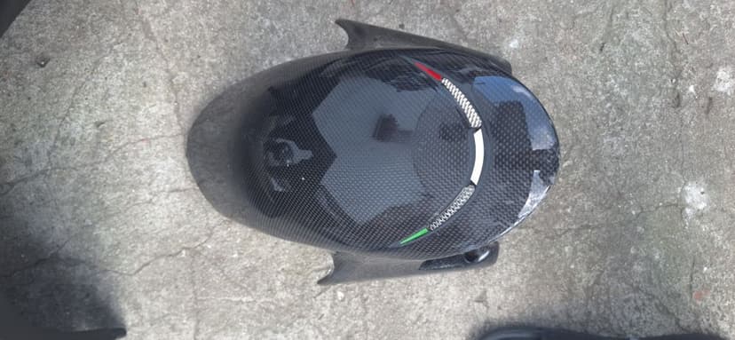 Ducati Panigale V4 laminaty. Tor . Torowe