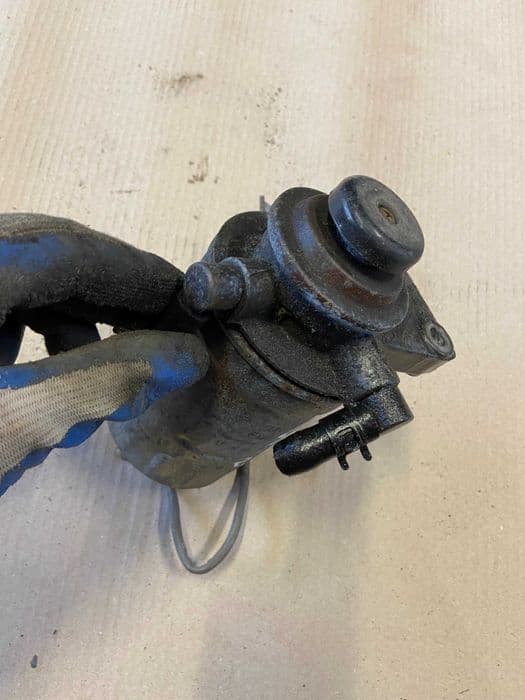 Toyota 4-runner Hilux Surf Podstawa Filtra Paliwa 2.4 TD 90-96