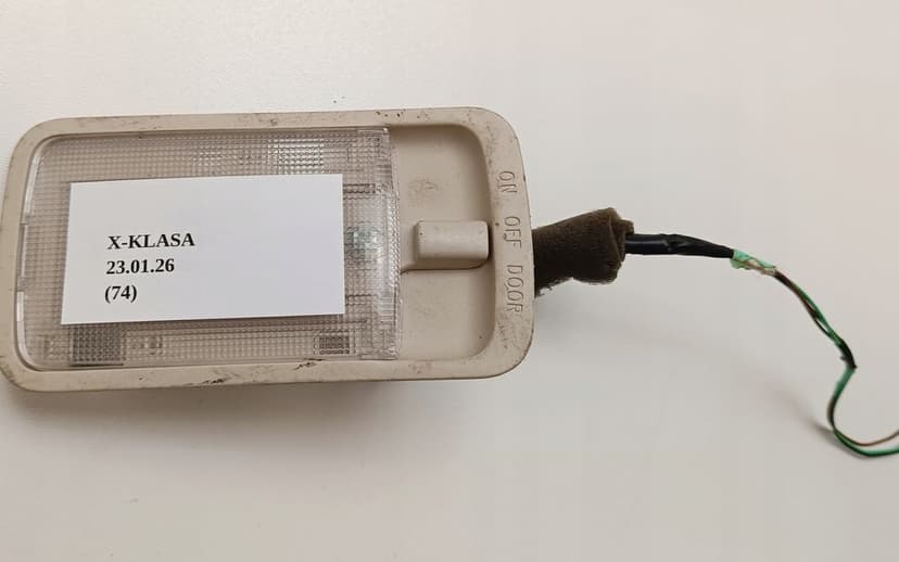 LAMPKA PODSUFITKI OŚWIETLENIE KABINY NISSAN NAVARA D23