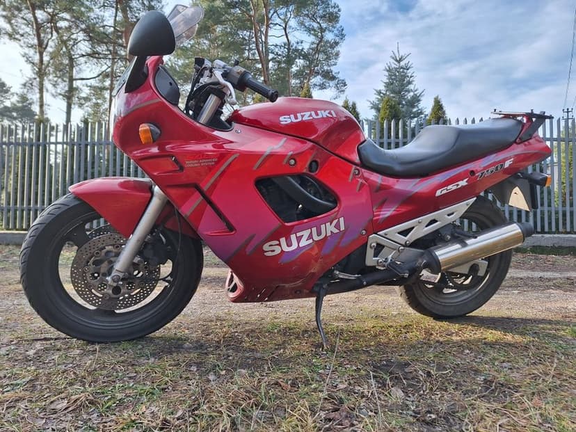 Suzuki GSX 750 F oryginalny bardzo ładny stan !