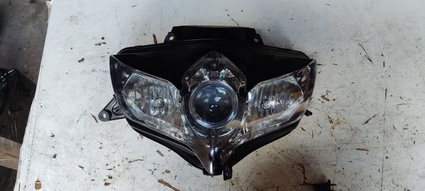 Suzuki GSX-R 750 k8 k9 L0 lampa 600