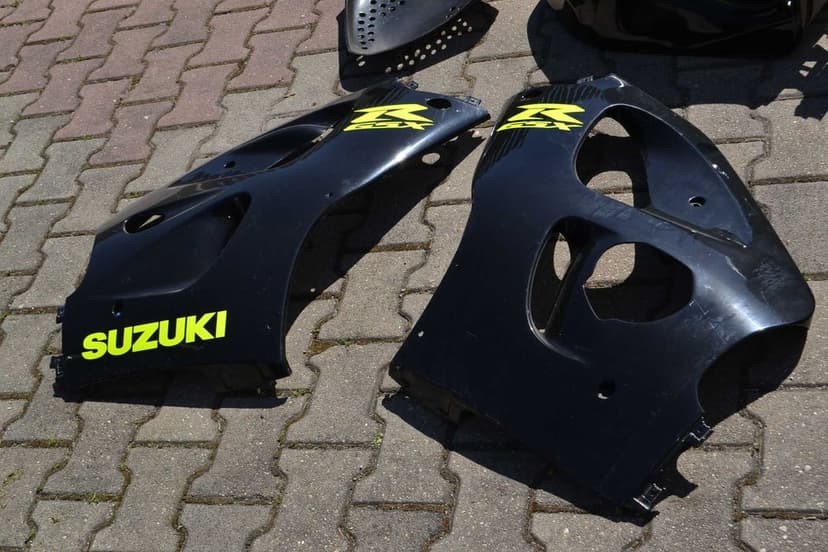 suzuki gsxr 600 srad owiewki czacha bok lampa przód zegary stelaż szyba ogon bak