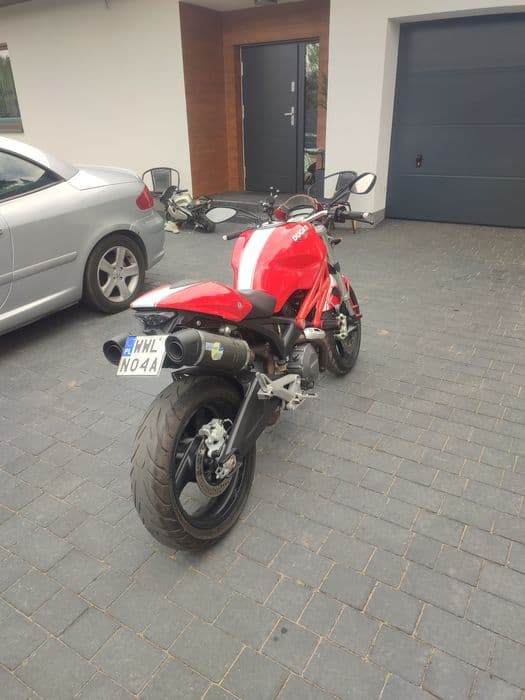 Ducati monster 696