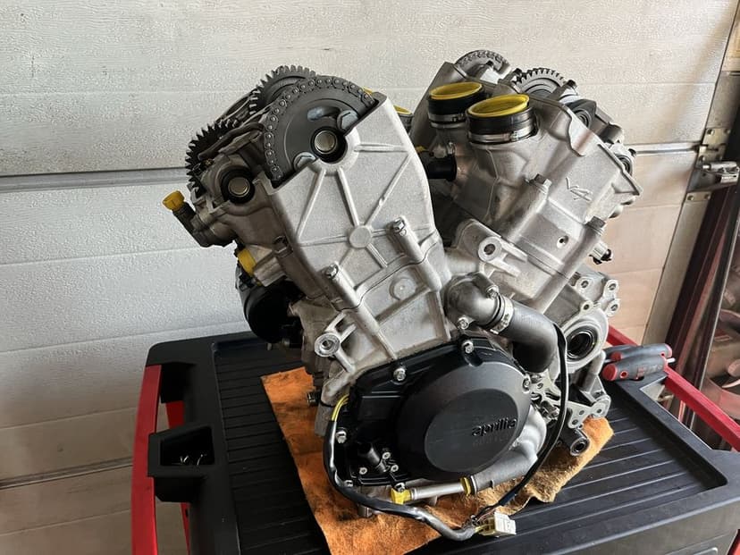 Silnik aprilia rsv4 1000 13r