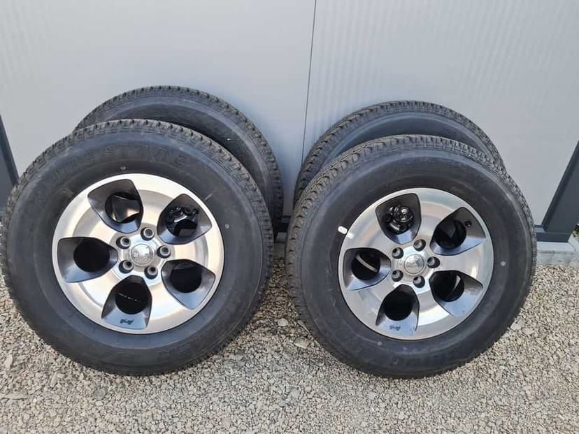 Alufelgi 18 Jeep Wrangler opony letnie 255/70/18