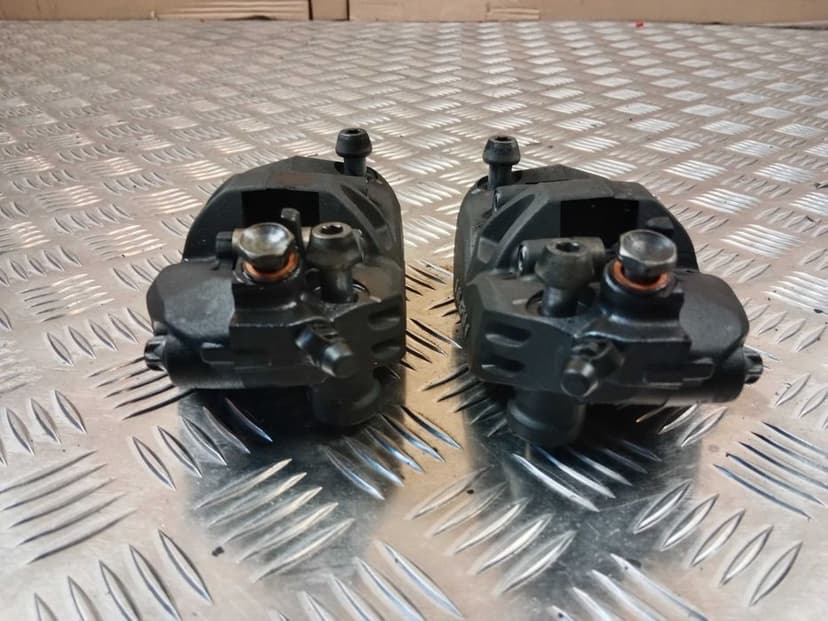 Kawasaki ZX14R Zaciski Hamulcowe Przód Przednie Zacisk Klocki 16-20