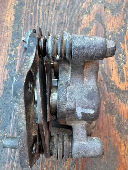 tokico lewy zacisk przod przedni hamulca kawasaki KFX 700 r 04-11