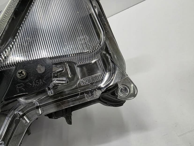 lampa przód przednia prawa toyota hilux viii lift 8 lift 81110-0ku80 e