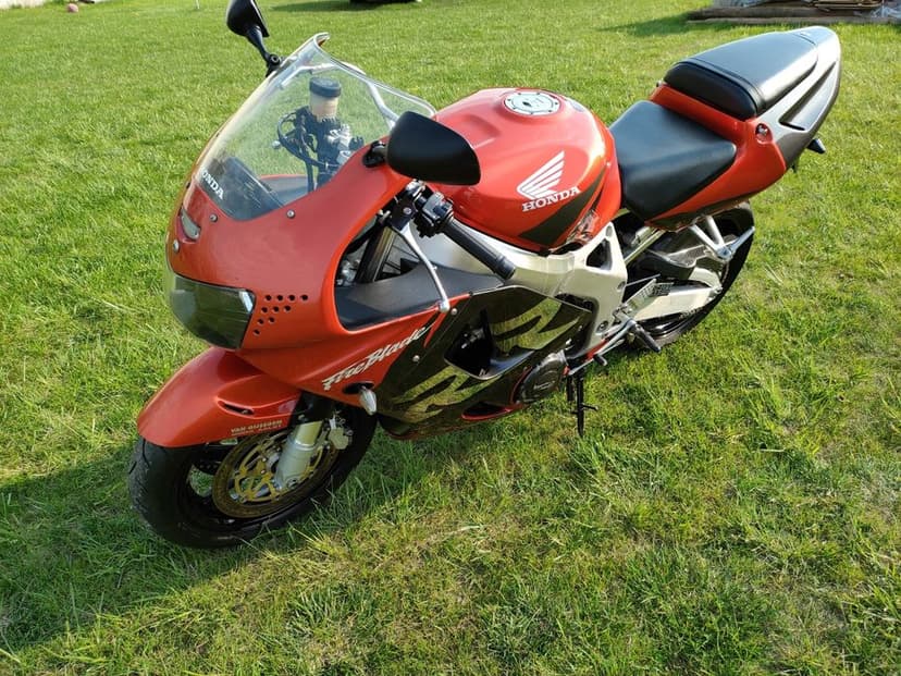 Honda CBR 900rr SC 33