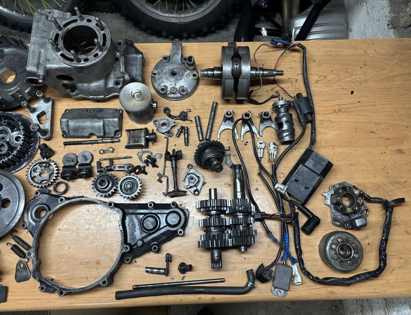 Suzuki RM 250 Czesci Cylinder Zawór Skrzynia Zaplon Kartery Glowica